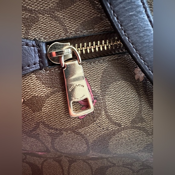 Coach Gallery Tote in Signature Canvas with Butterfly Print with COA - Picture 6 of 13